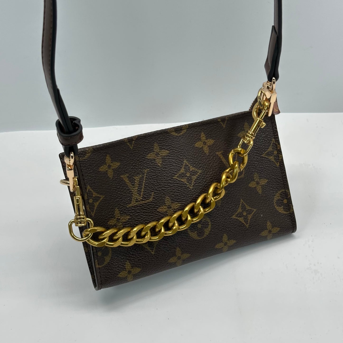 Authentic Louis Vuitton Monogram Bucket Pouch Crossbody