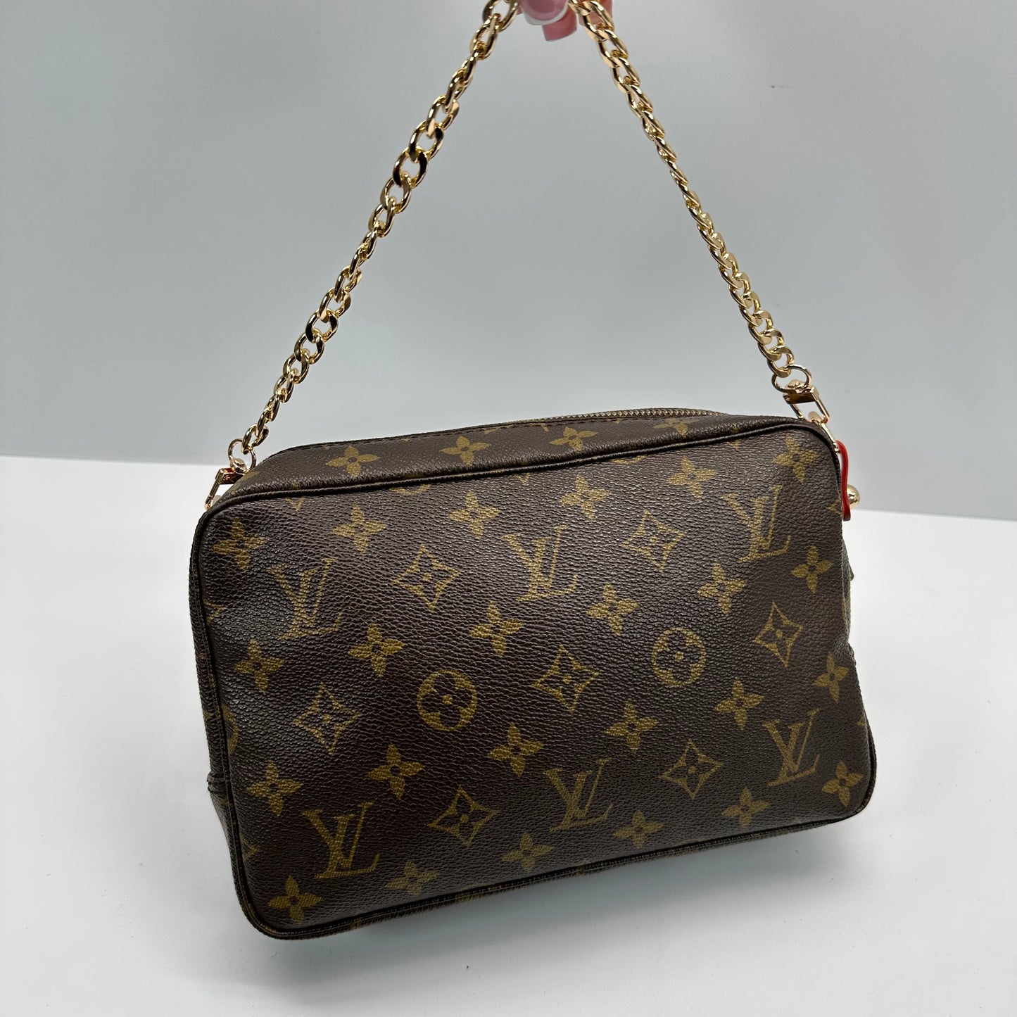 Authentic 1988 Louis Vuitton Monogram Trousse 23 Crossbody