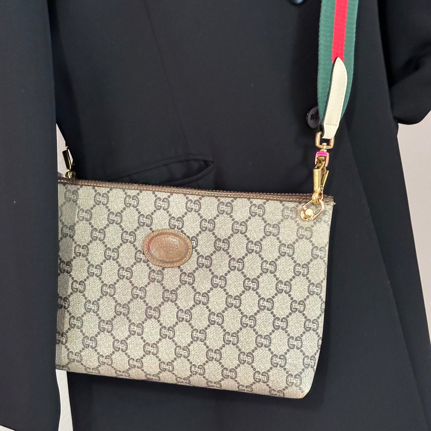 Authentic GUCCI Vintage GG Zipper Pouch Crossbody