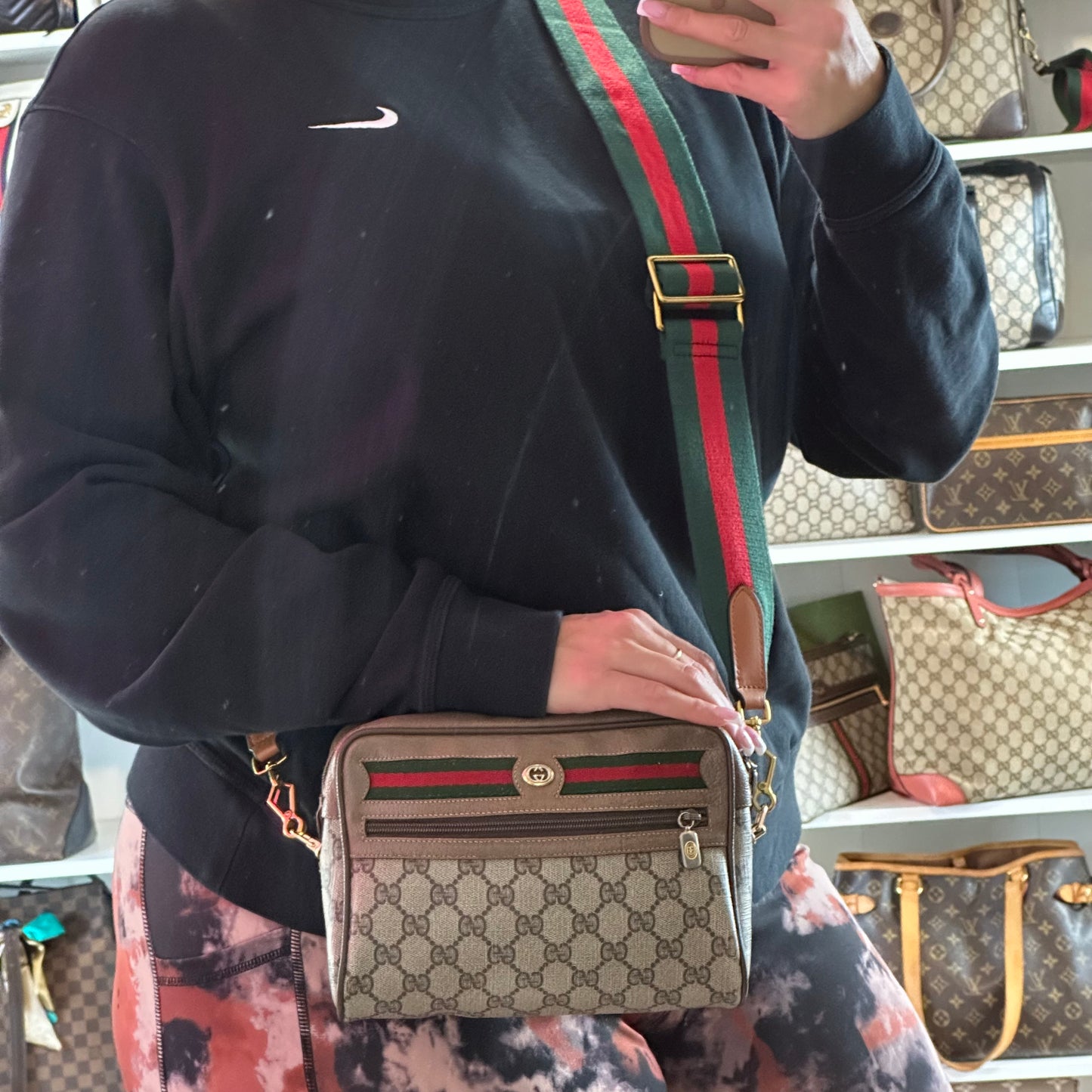 Authentic GUCCI Vintage GG Zipper Pouch Crossbody