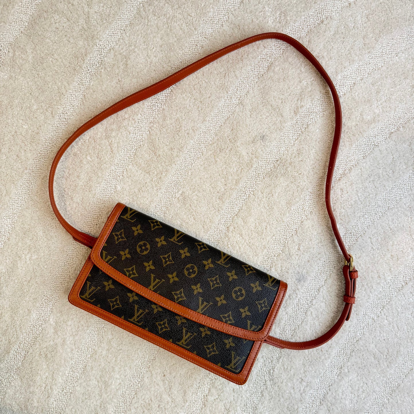 Authentic Louis Vuitton 1985 Monogram Pochette Dame Crossbody