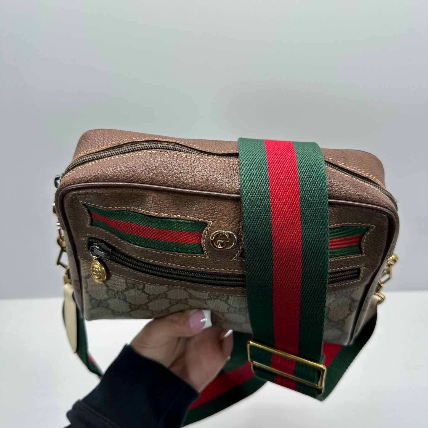 Authentic GUCCI Vintage GG Zipper Pouch Crossbody