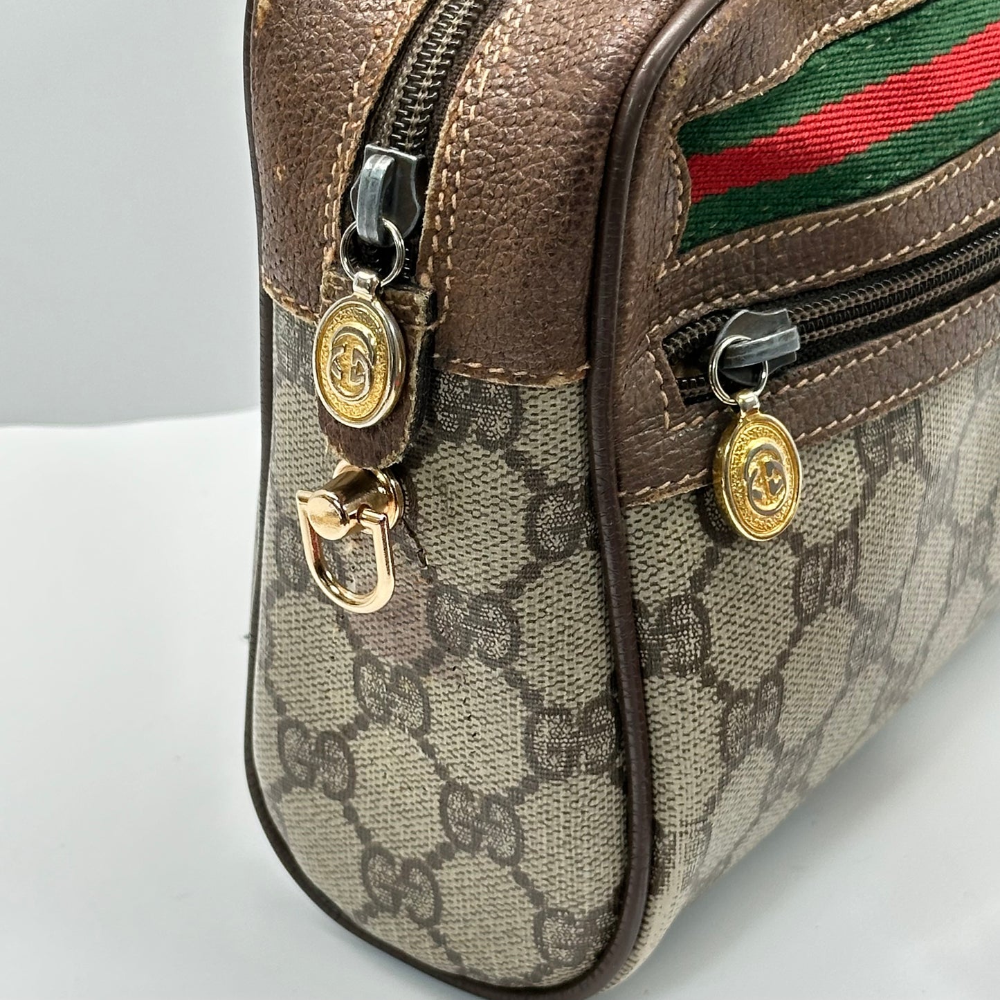 Authentic GUCCI Vintage GG Zipper Pouch Crossbody