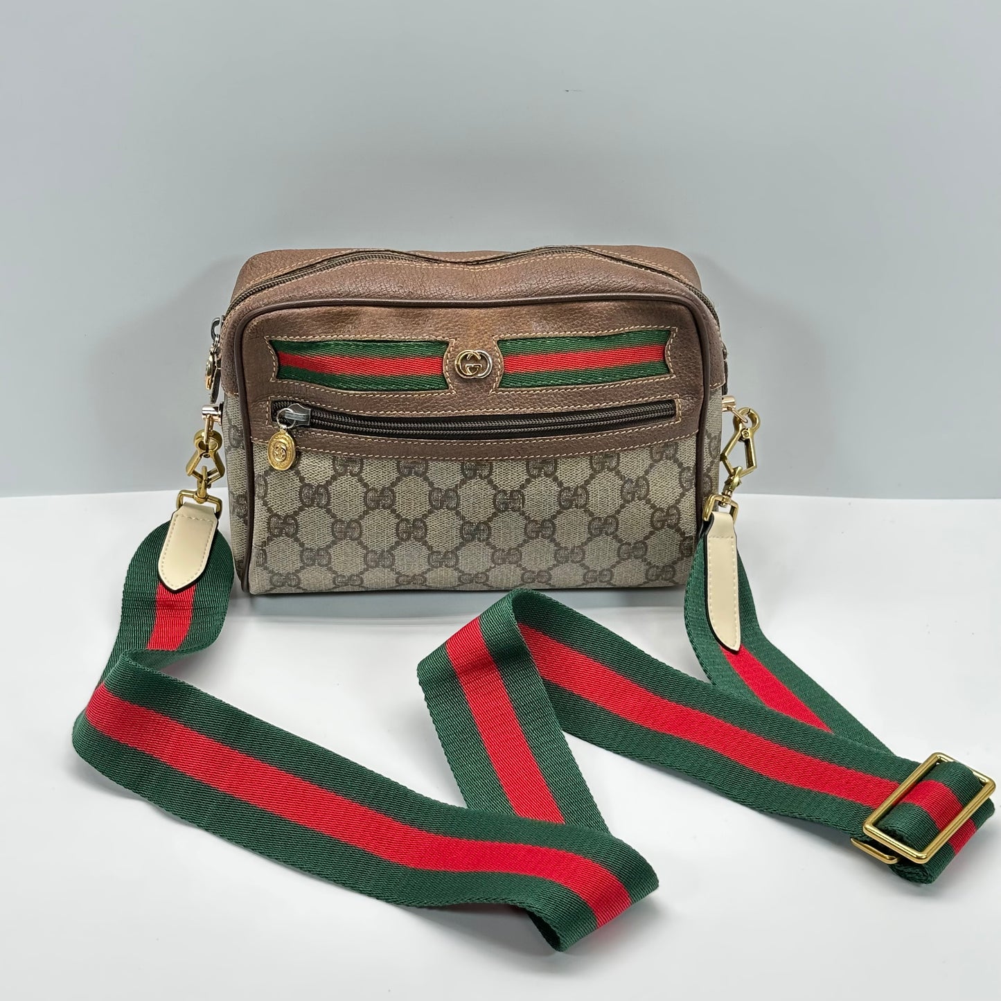 Authentic GUCCI Vintage GG Zipper Pouch Crossbody