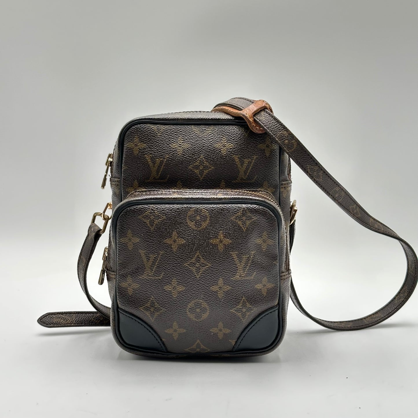 Authentic Louis Vuitton 1990 Monogram Amazone MM Crossbody