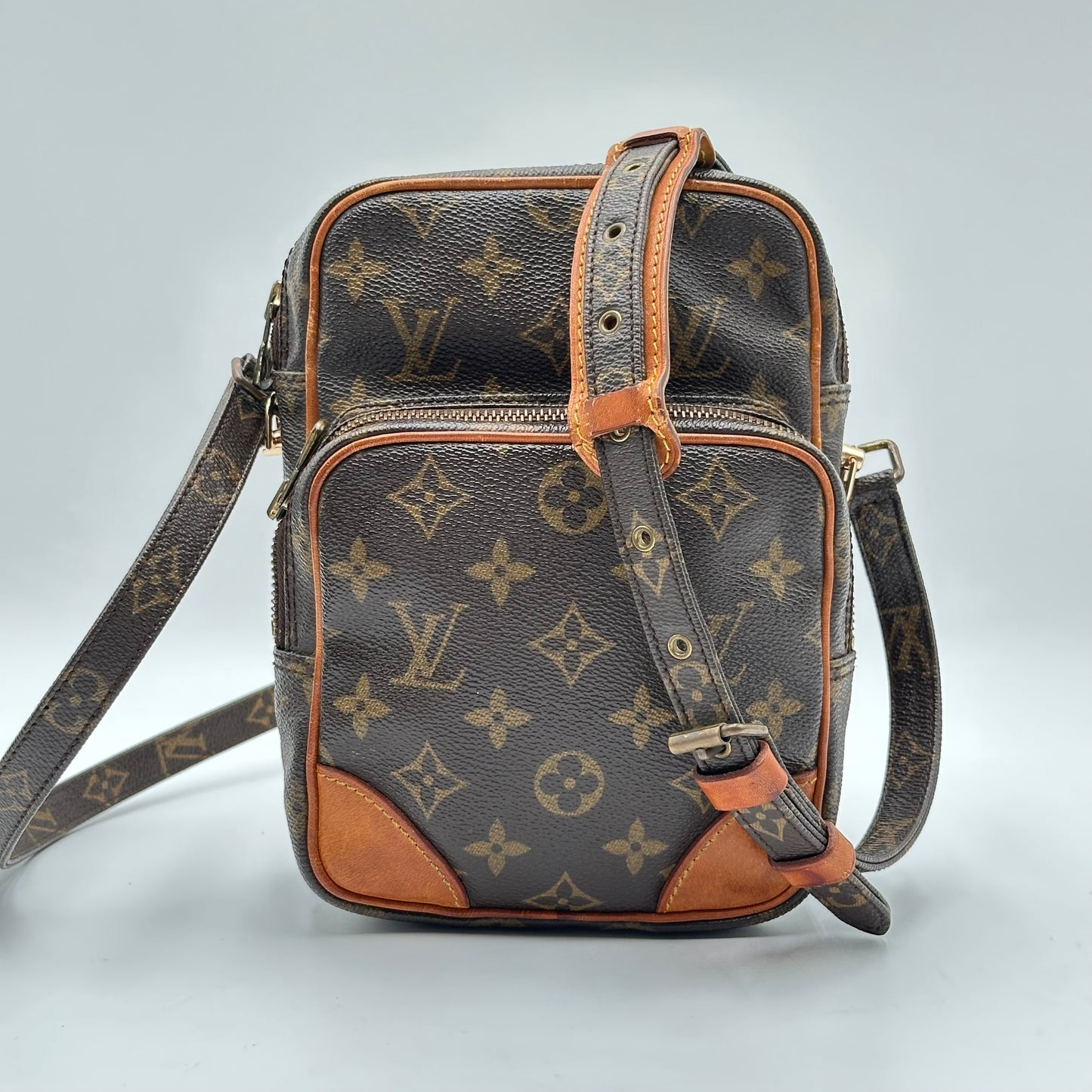 Authentic Louis Vuitton 1987 Monogram Amazone MM Crossbody
