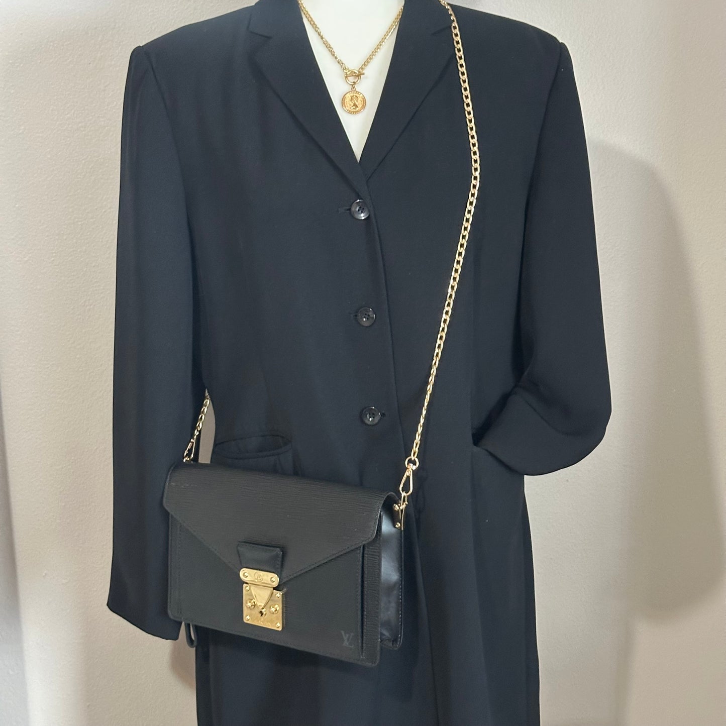 Authentic Louis Vuitton 2000 Black Epi Dragonne Sellier Clutch Crossbody