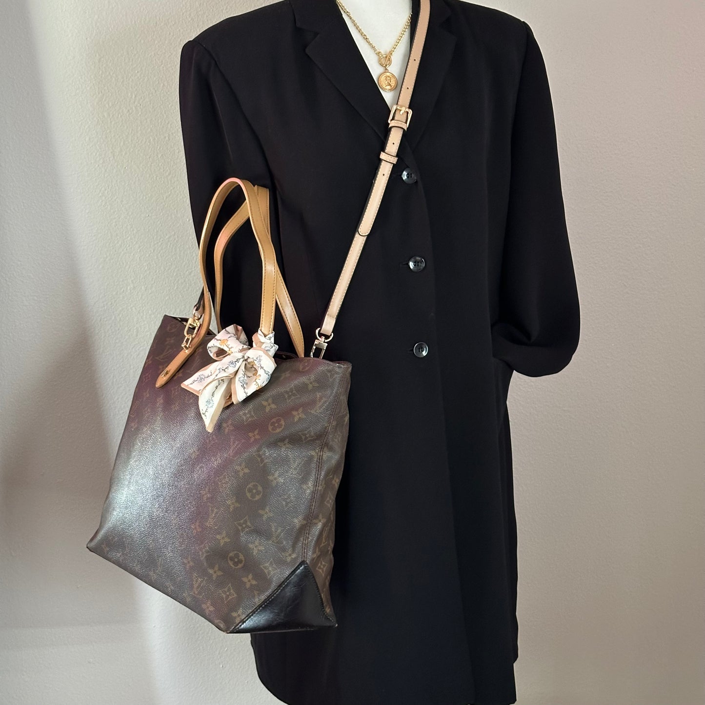 Authentic Louis Vuitton 1999 Monogram Cabas Mezzo Tote