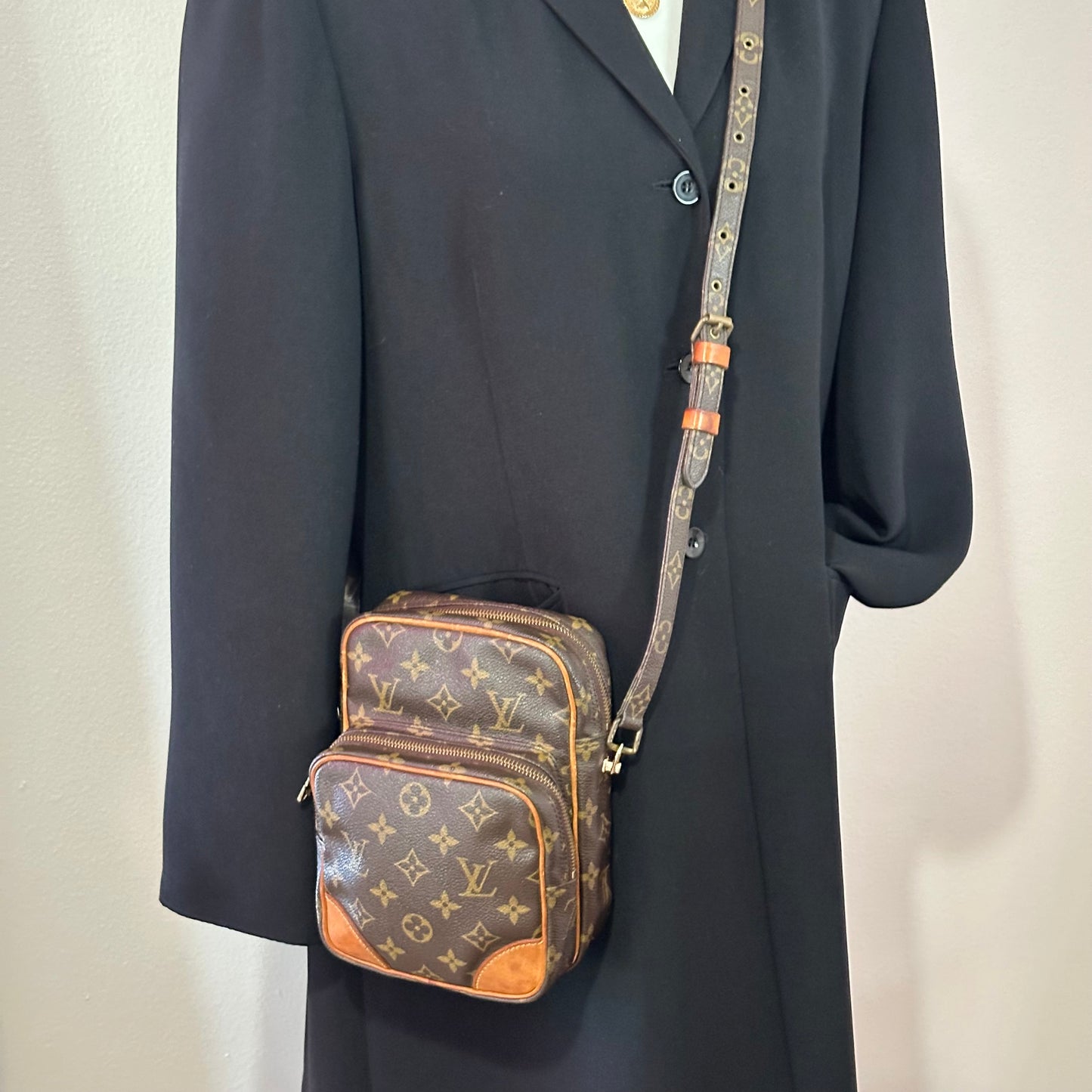 Authentic Louis Vuitton 1987 Monogram Amazone MM Crossbody