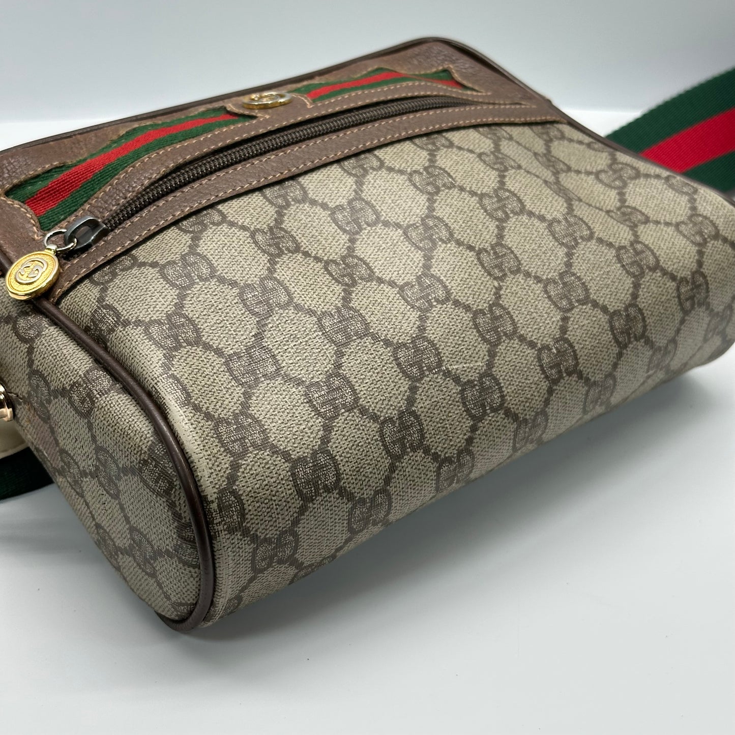 Authentic GUCCI Vintage GG Zipper Pouch Crossbody