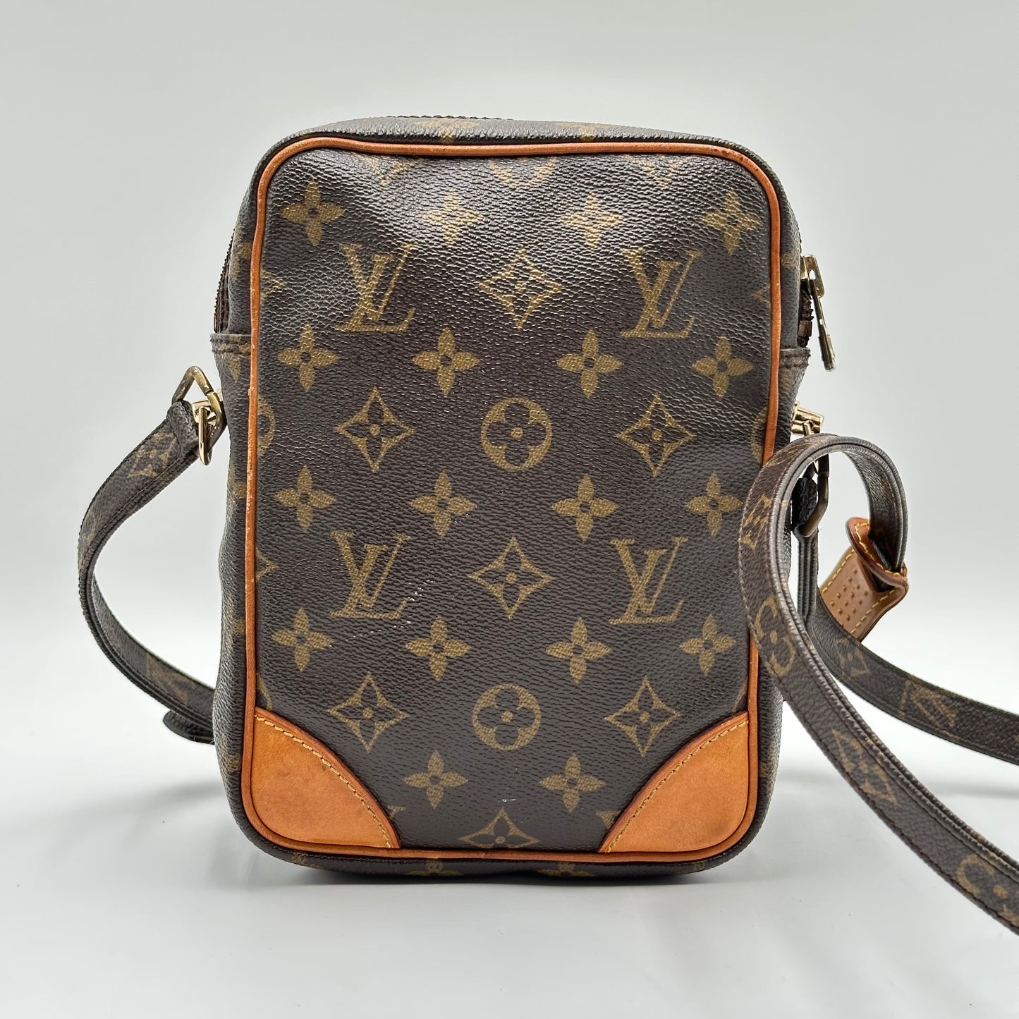 Authentic Louis Vuitton 1987 Monogram Amazone MM Crossbody