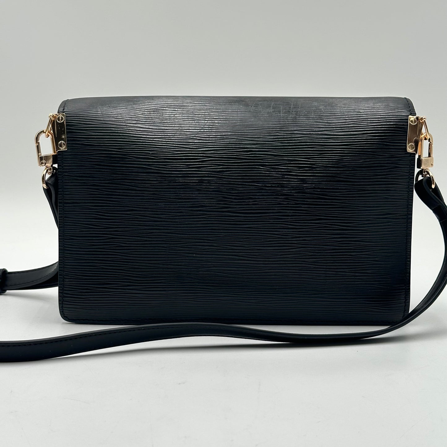 Authentic Louis Vuitton 1998 Black Epi Dragonne Sellier Clutch Crossbody