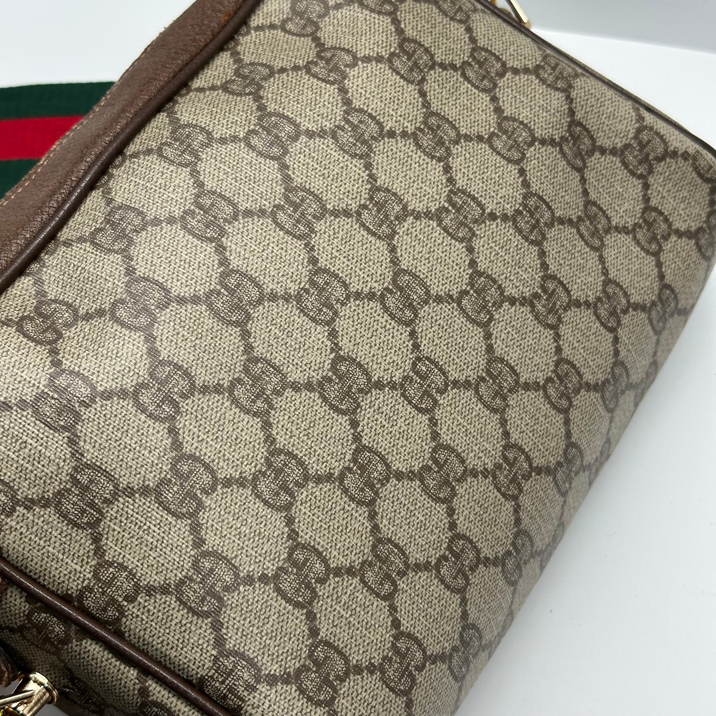 Authentic GUCCI Vintage GG Zipper Pouch Crossbody