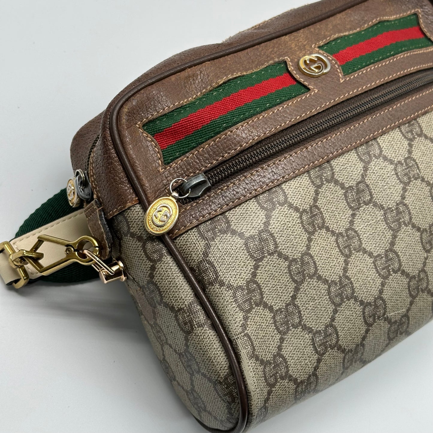 Authentic GUCCI Vintage GG Zipper Pouch Crossbody