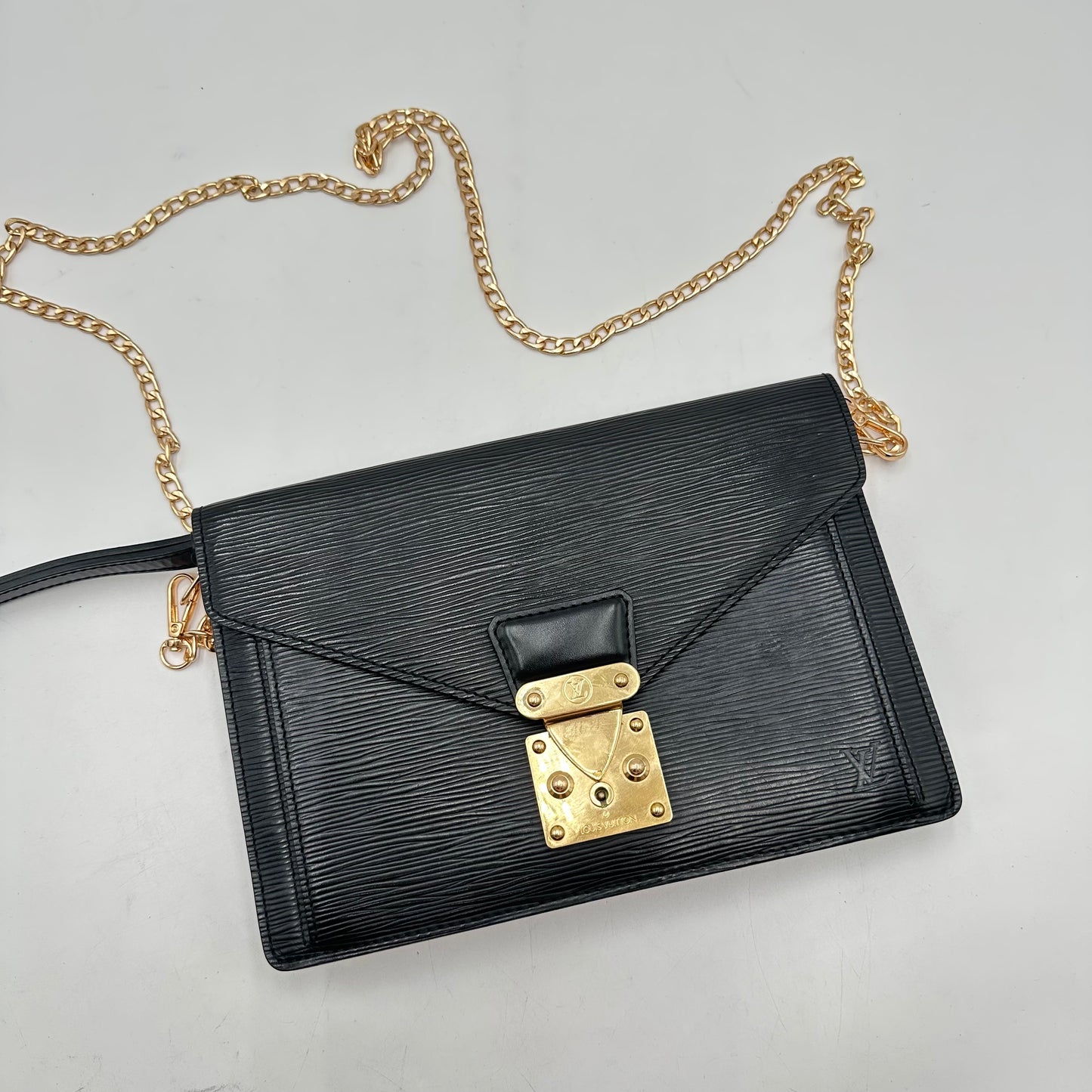 Authentic Louis Vuitton 2000 Black Epi Dragonne Sellier Clutch Crossbody