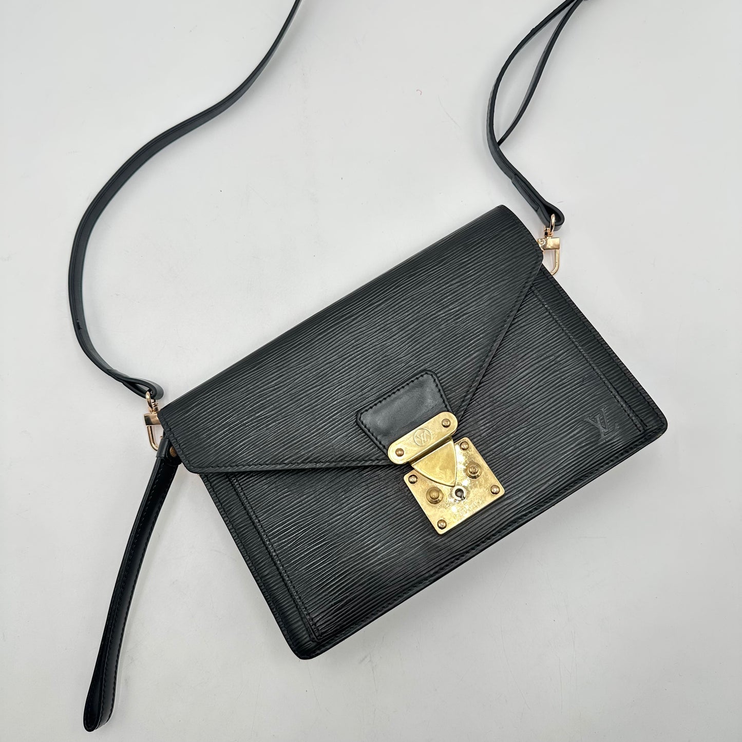 Authentic Louis Vuitton 1998 Black Epi Dragonne Sellier Clutch Crossbody