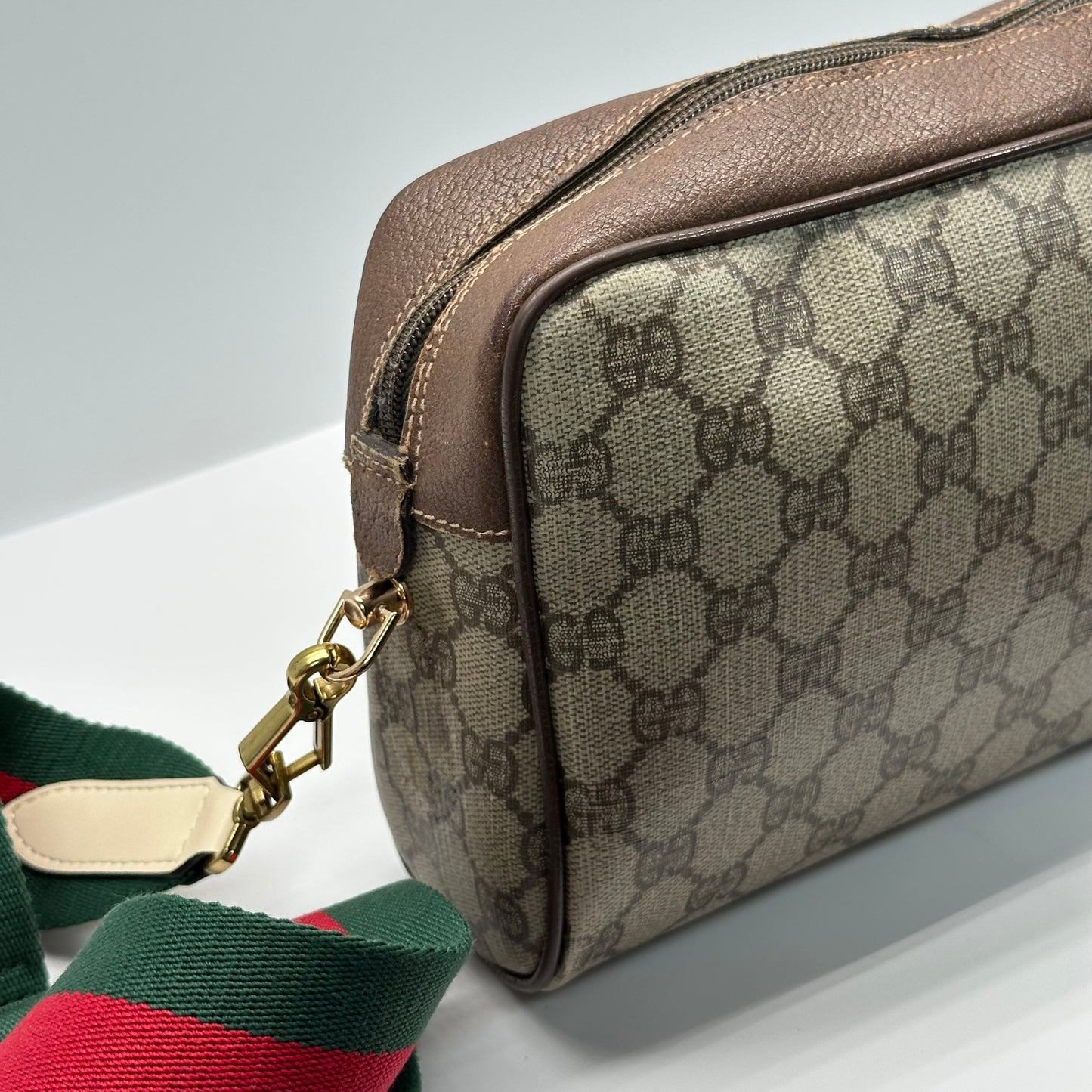 Authentic GUCCI Vintage GG Zipper Pouch Crossbody
