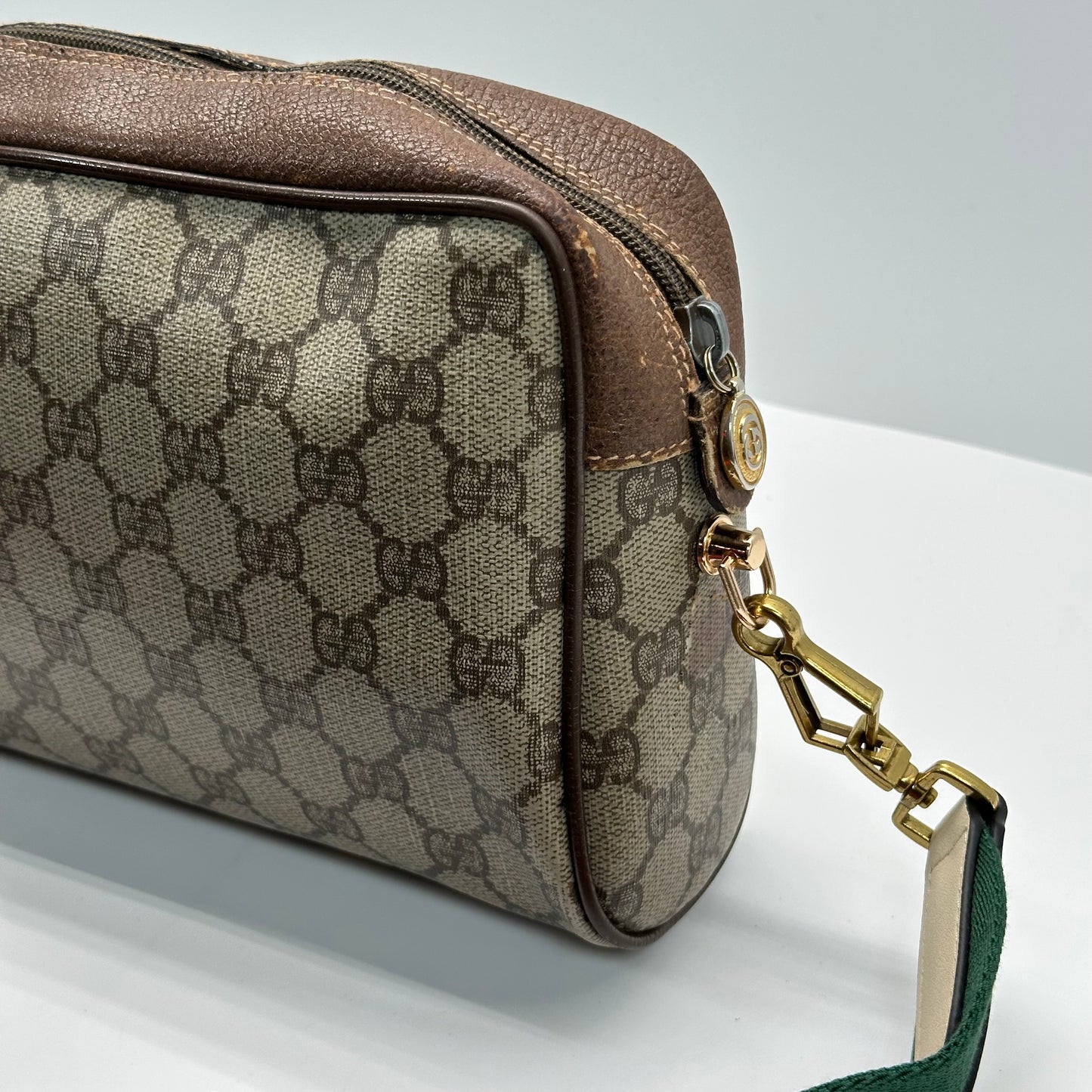 Authentic GUCCI Vintage GG Zipper Pouch Crossbody