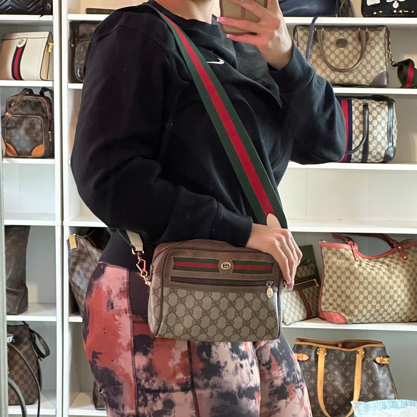 Authentic GUCCI Vintage GG Zipper Pouch Crossbody