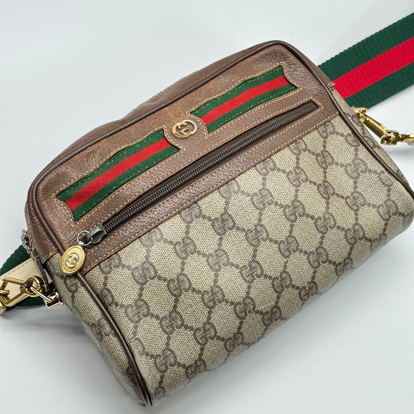 Authentic GUCCI Vintage GG Zipper Pouch Crossbody
