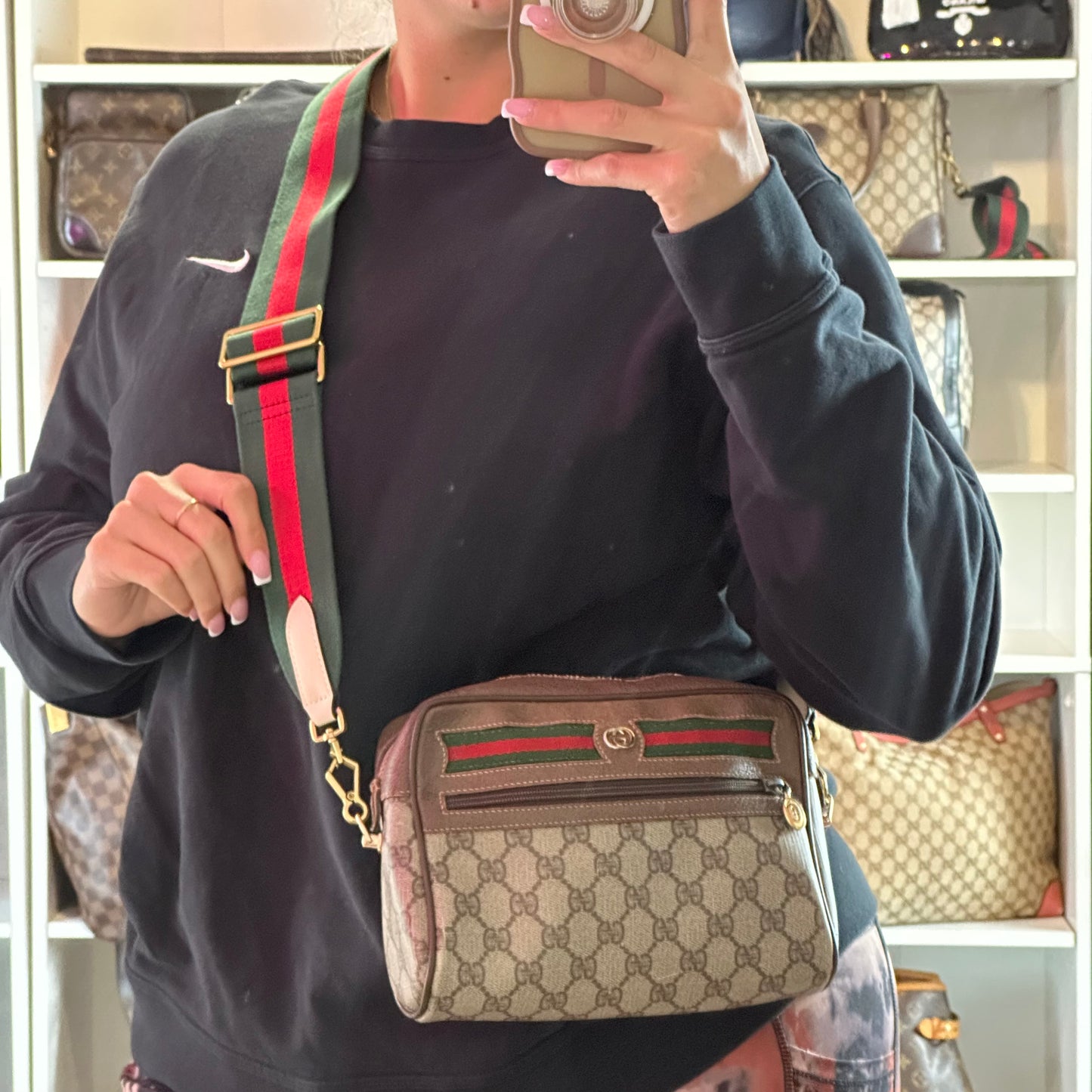 Authentic GUCCI Vintage GG Zipper Pouch Crossbody