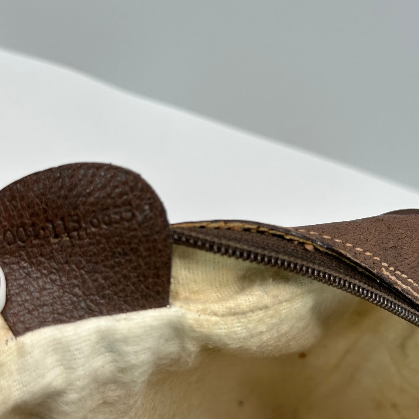 Authentic GUCCI Vintage GG Zipper Pouch Crossbody