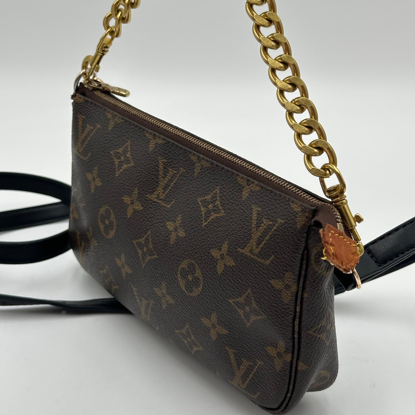 Authentic Louis Vuitton 2002 Monogram Pochette Accessoires Crossbody
