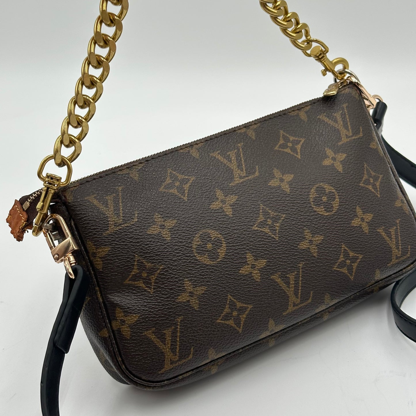 Authentic Louis Vuitton 2002 Monogram Pochette Accessoires Crossbody
