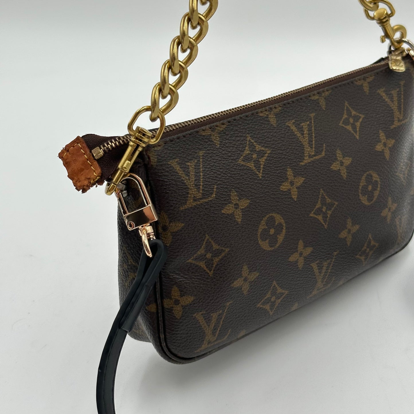 Authentic Louis Vuitton 2002 Monogram Pochette Accessoires Crossbody