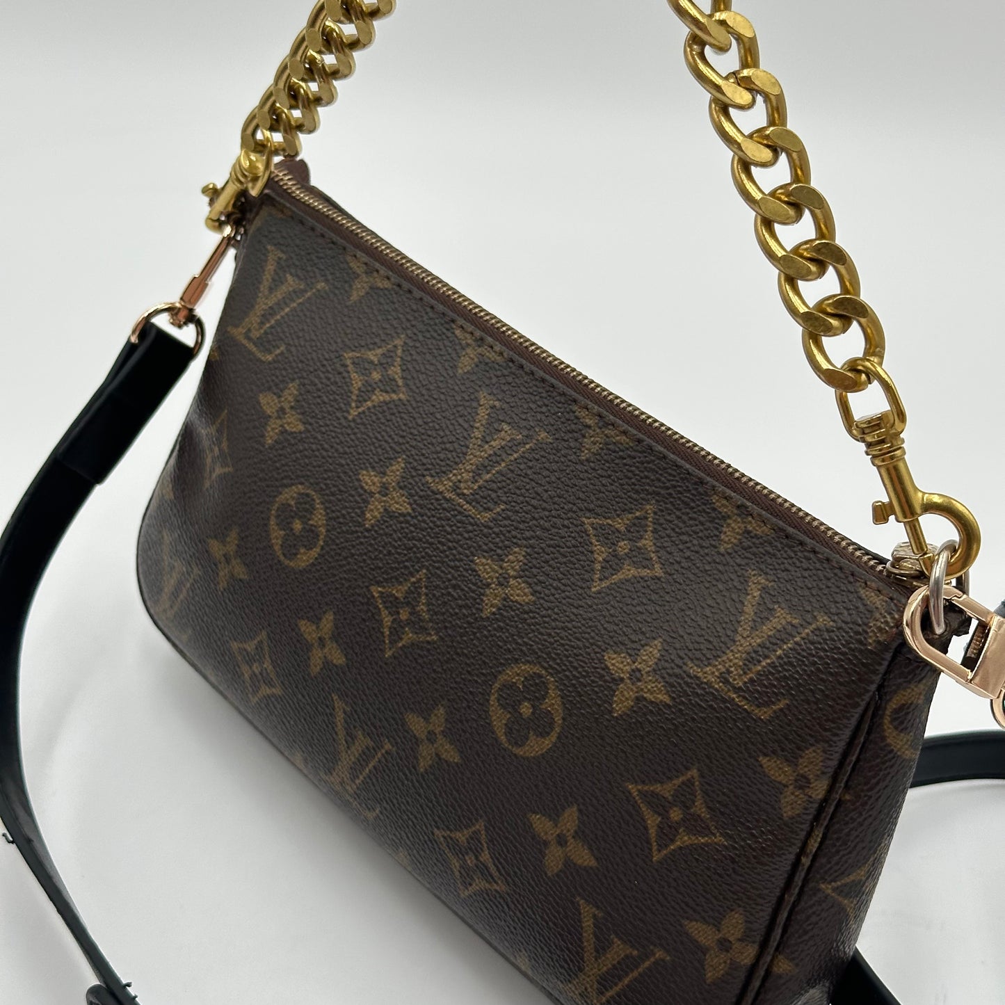 Authentic Louis Vuitton 2002 Monogram Pochette Accessoires Crossbody
