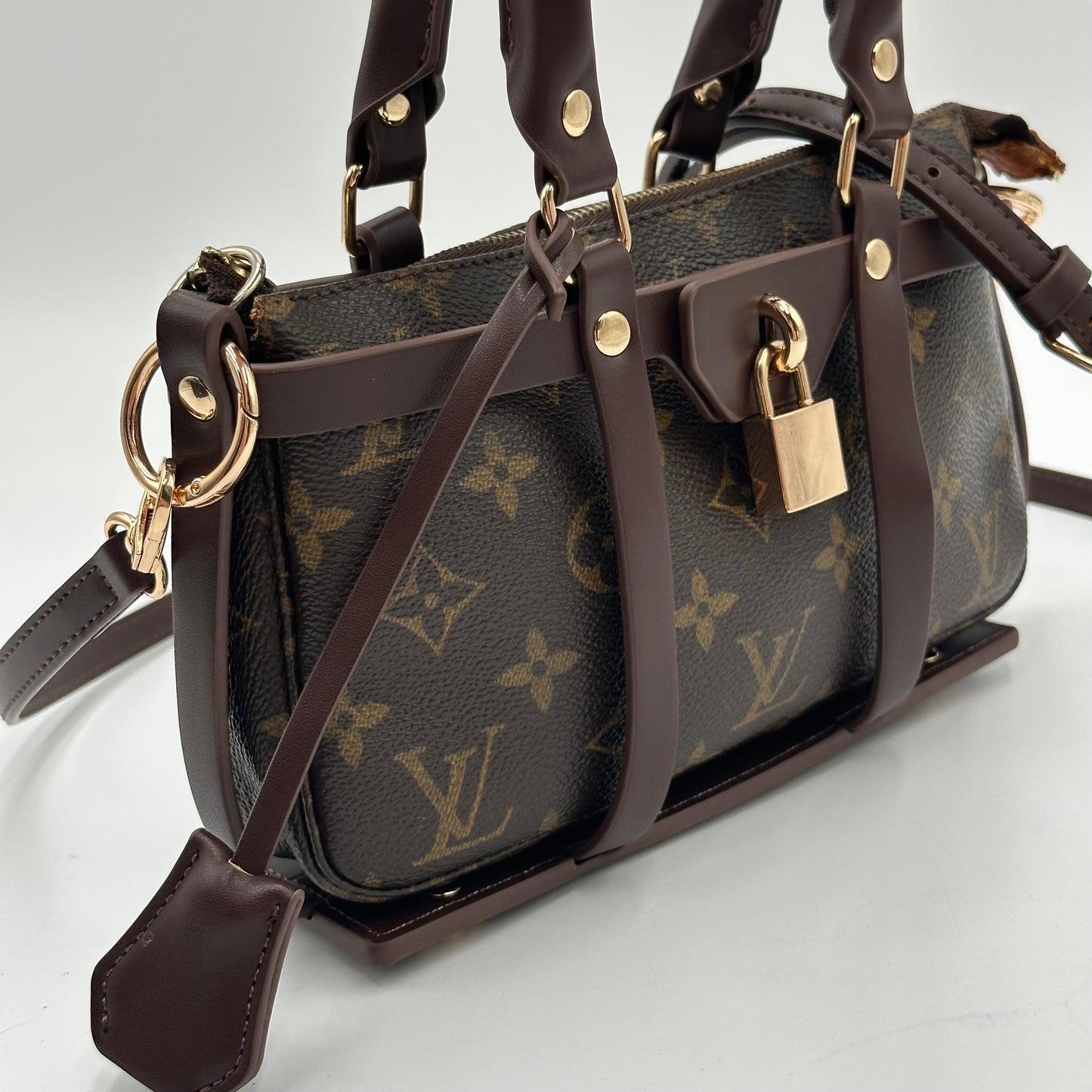 Authentic Louis Vuitton 2002 Monogram Pochette Accessoires Crossbody