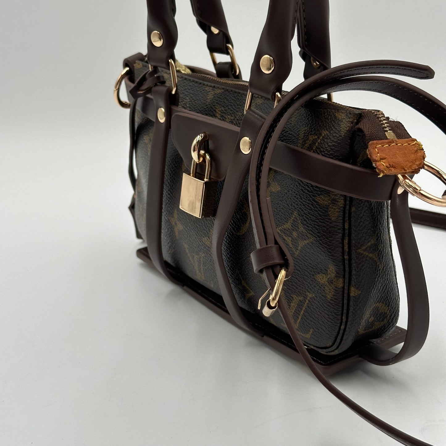 Authentic Louis Vuitton 2002 Monogram Pochette Accessoires Crossbody