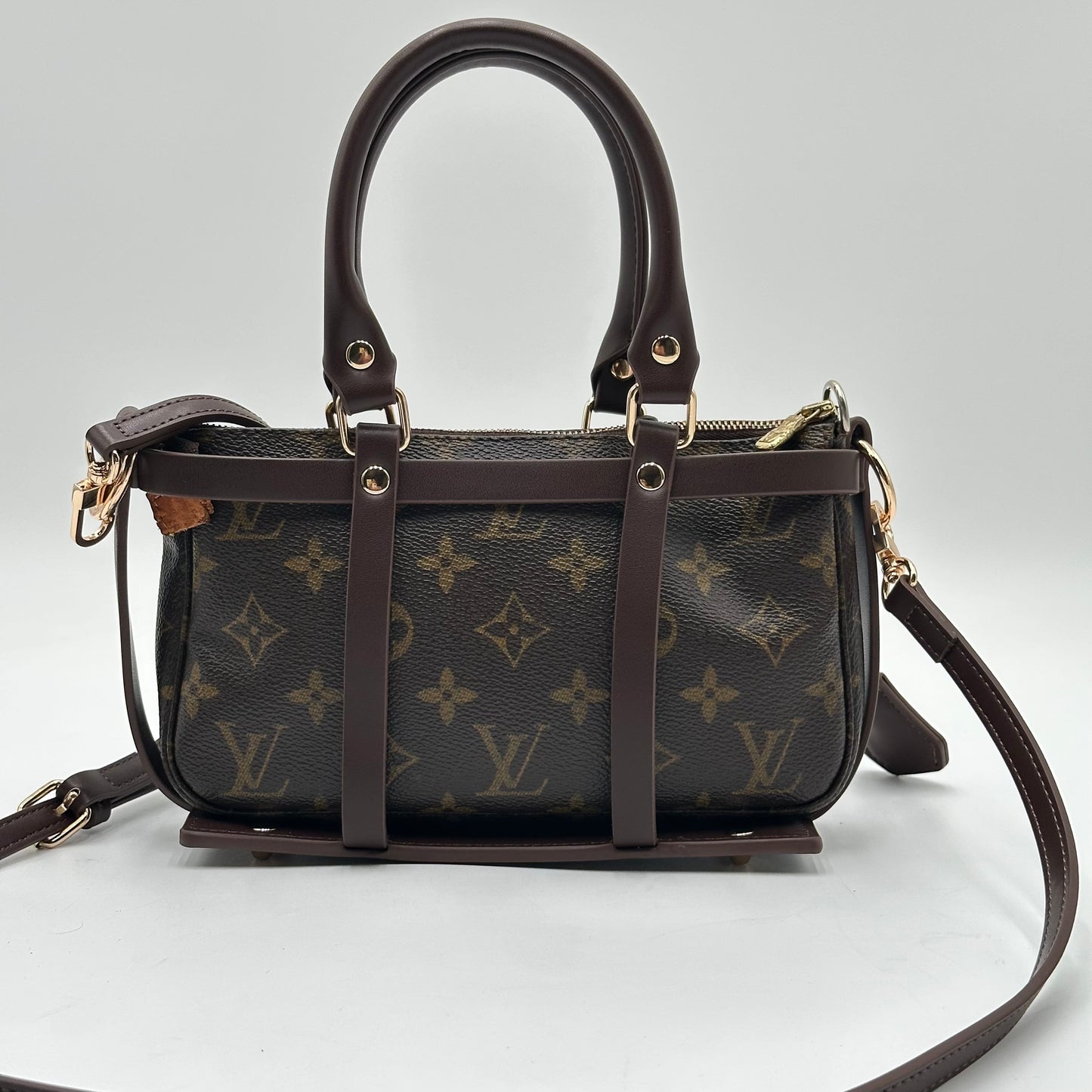 Authentic Louis Vuitton 2002 Monogram Pochette Accessoires Crossbody