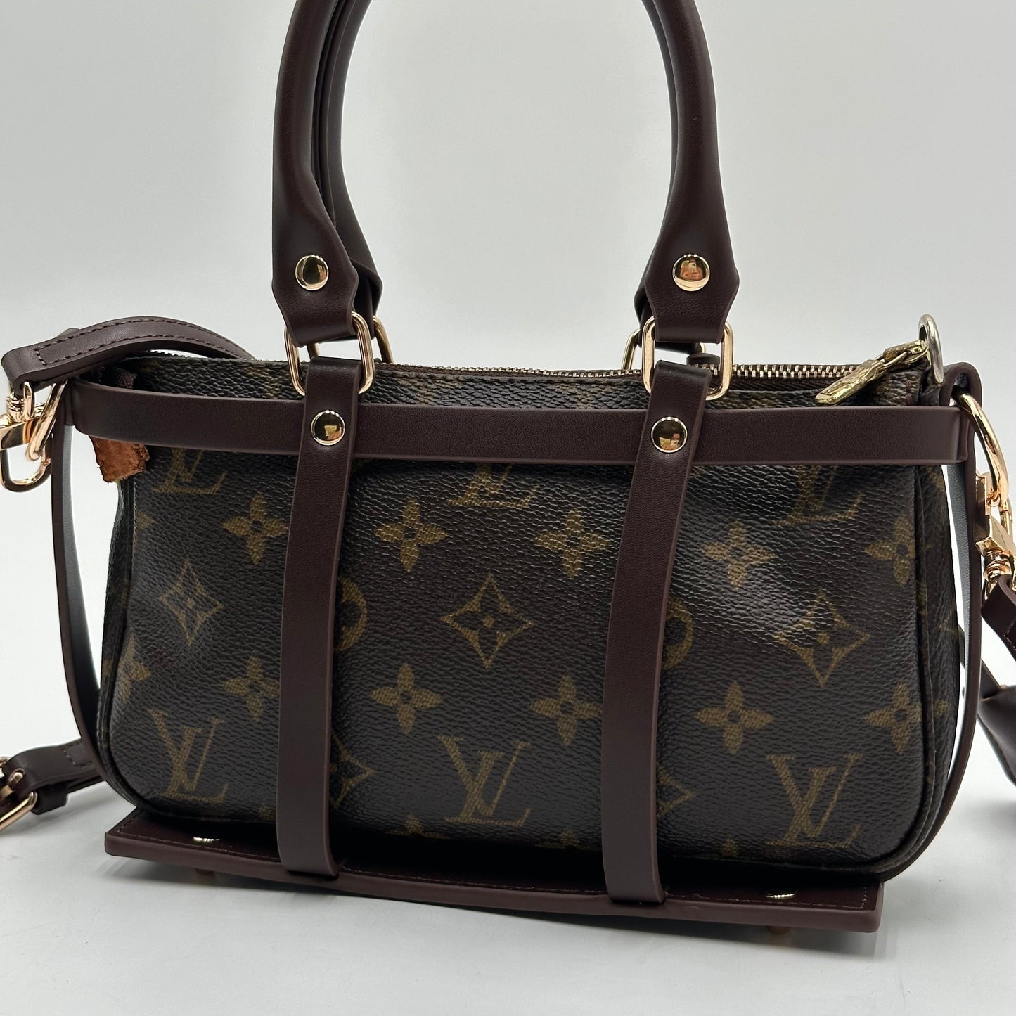 Authentic Louis Vuitton 2002 Monogram Pochette Accessoires Crossbody