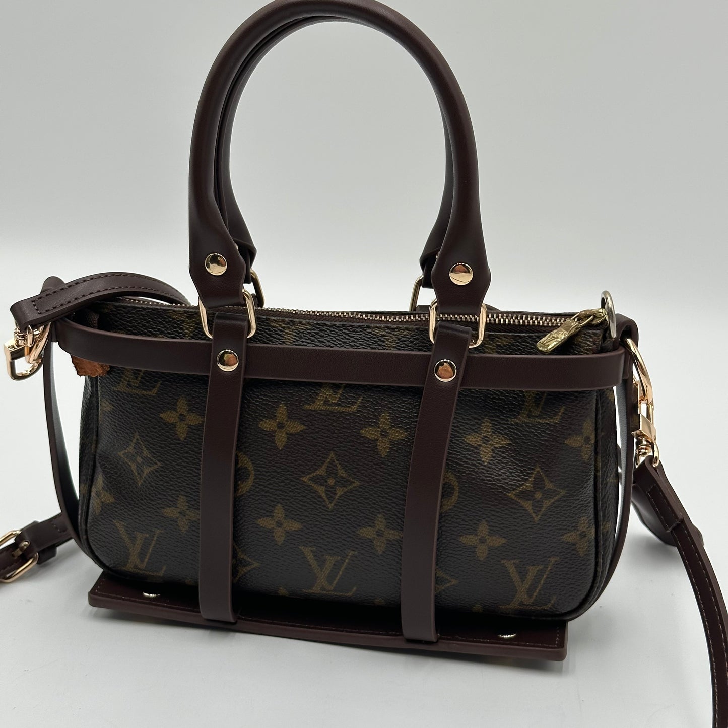 Authentic Louis Vuitton 2002 Monogram Pochette Accessoires Crossbody