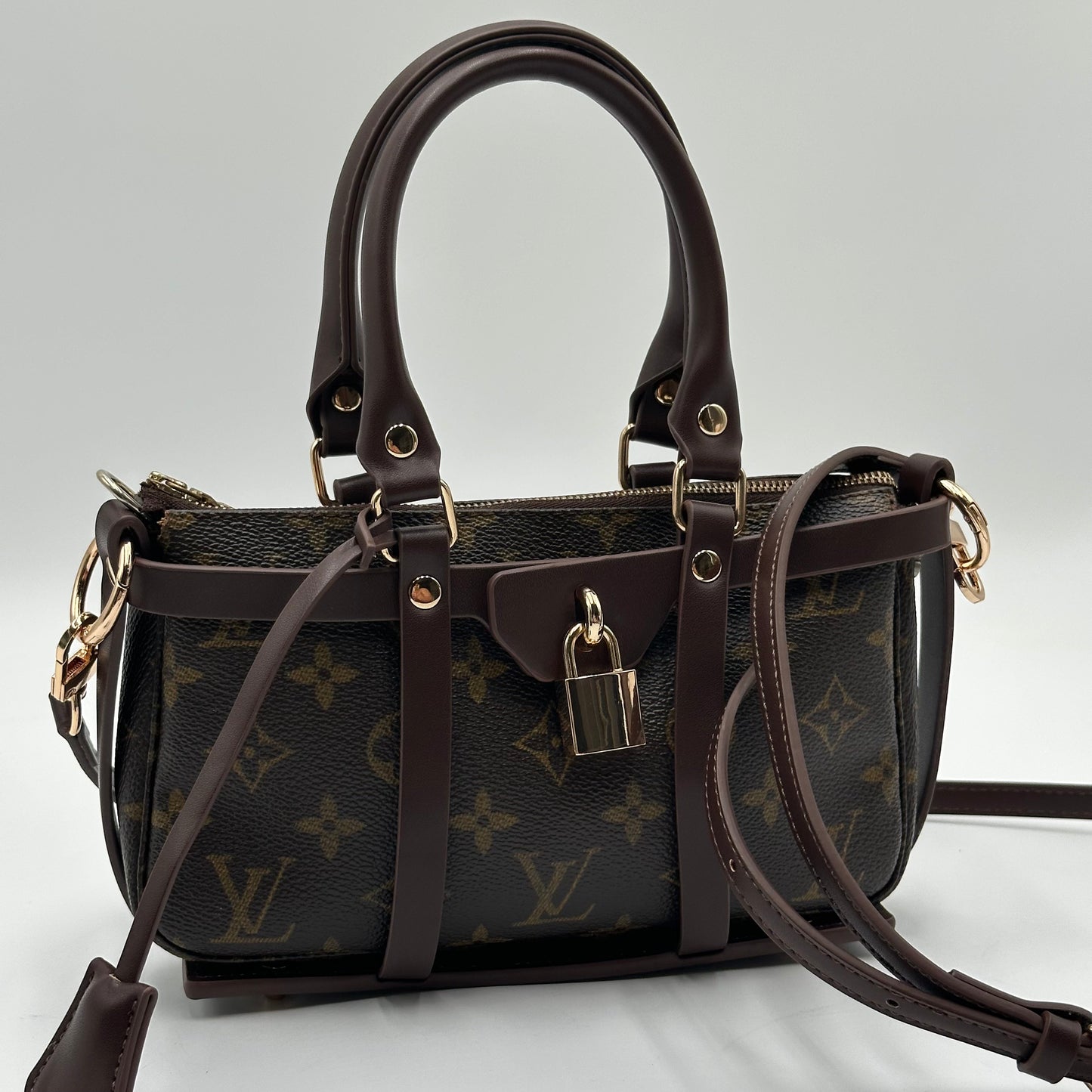 Authentic Louis Vuitton 2002 Monogram Pochette Accessoires Crossbody