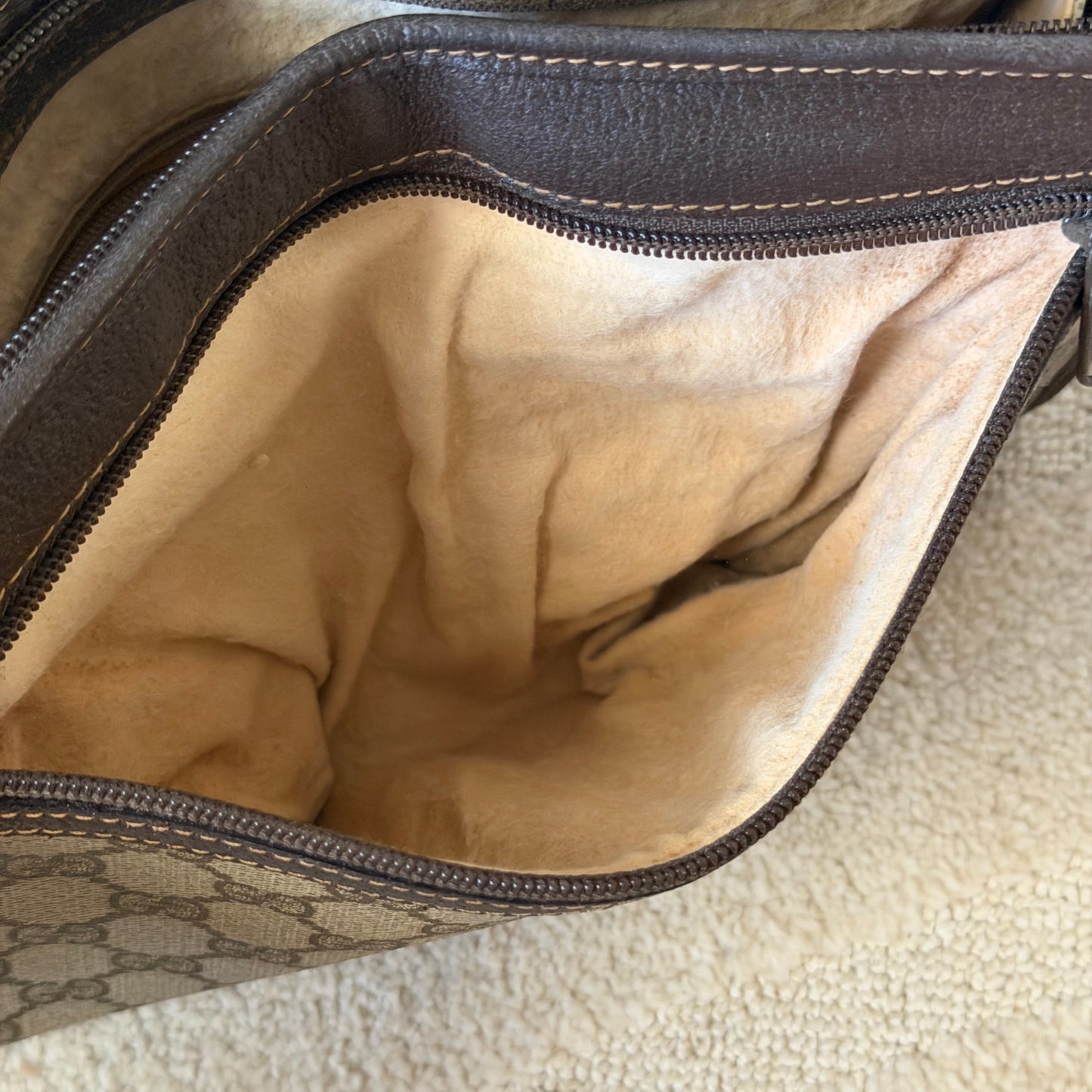 Authentic GUCCI Vintage GG Supreme Canvas Clutch