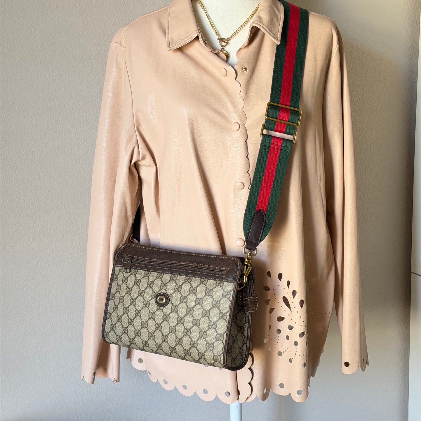 Authentic GUCCI Vintage GG Supreme Canvas Clutch