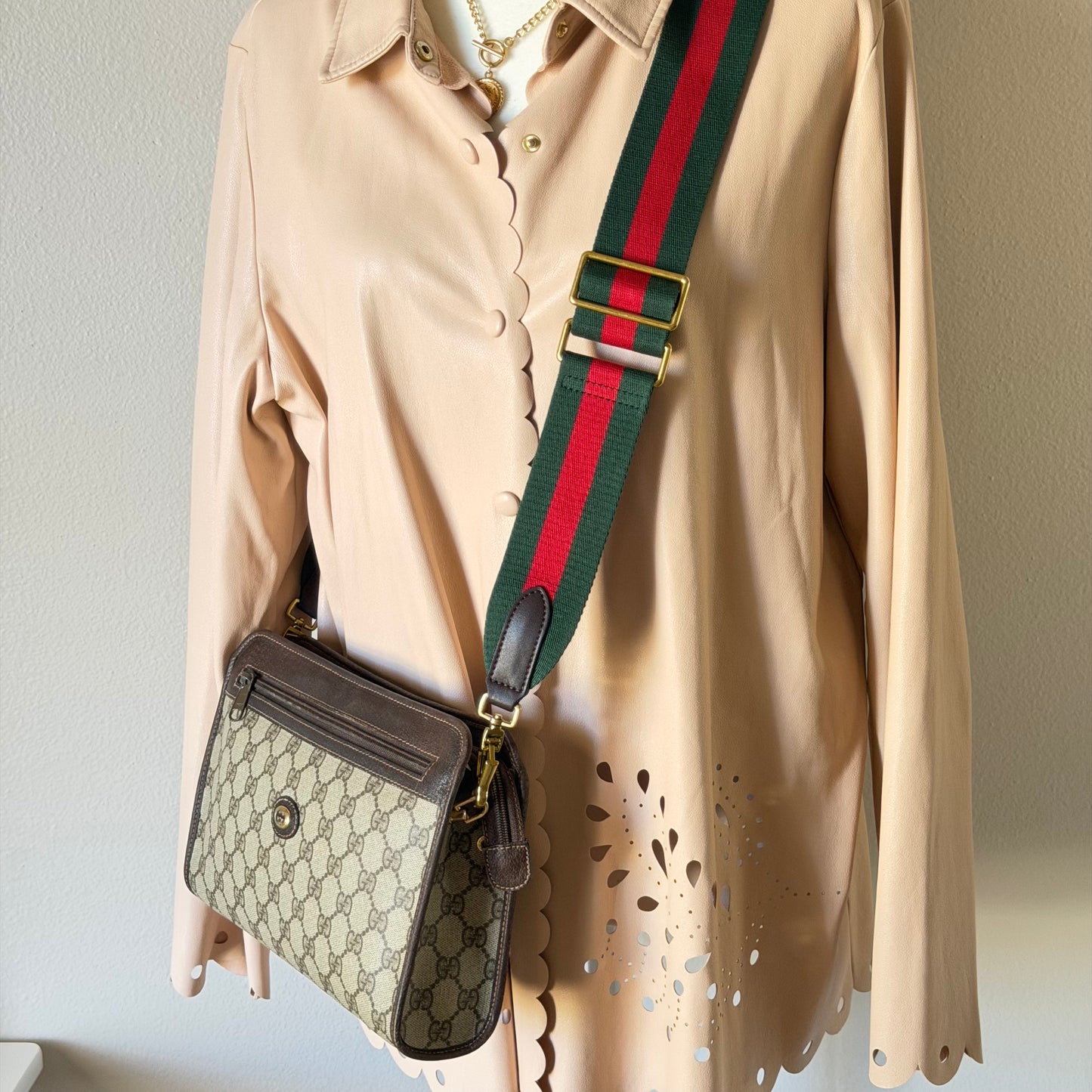 Authentic GUCCI Vintage GG Supreme Canvas Clutch