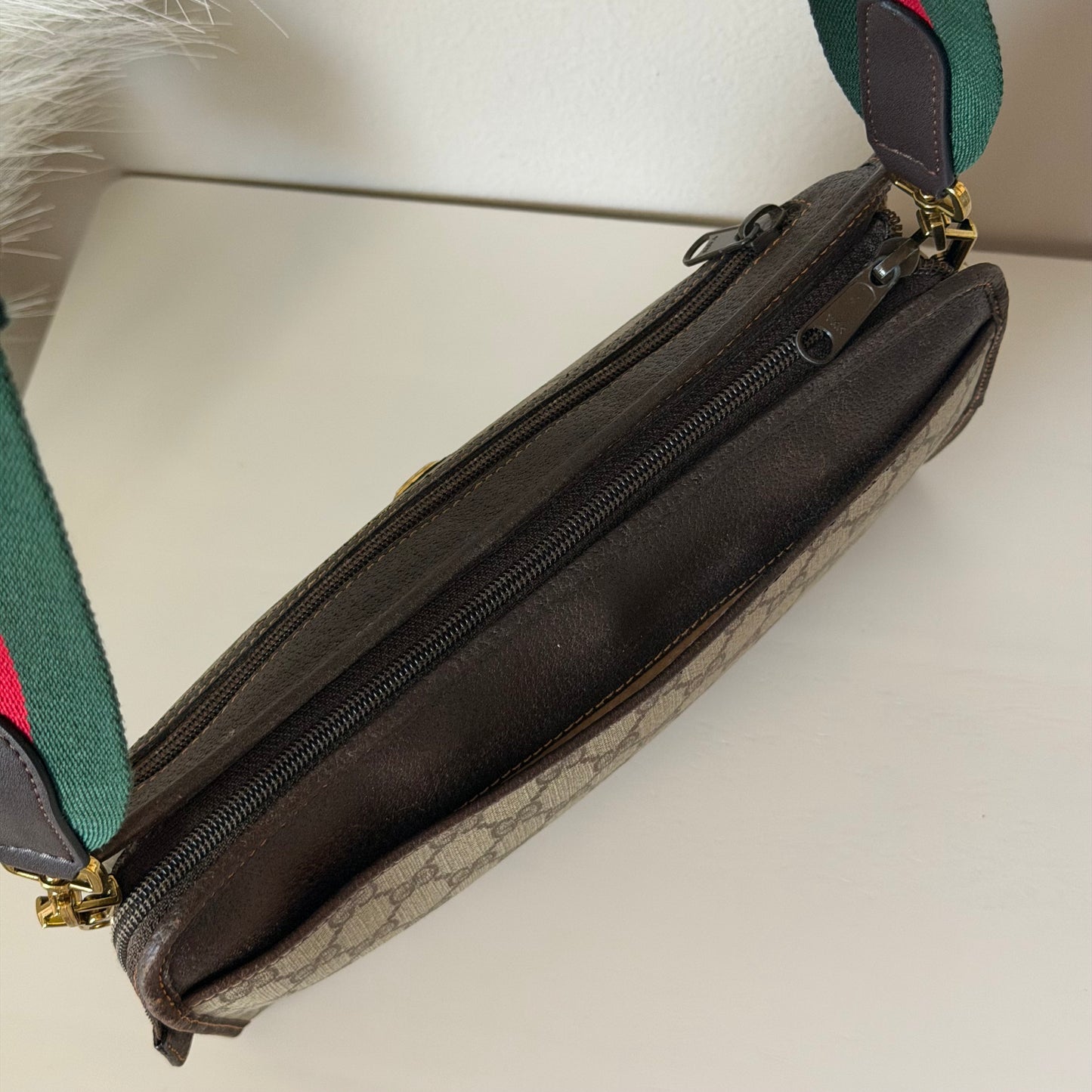 Authentic GUCCI Vintage GG Supreme Canvas Clutch