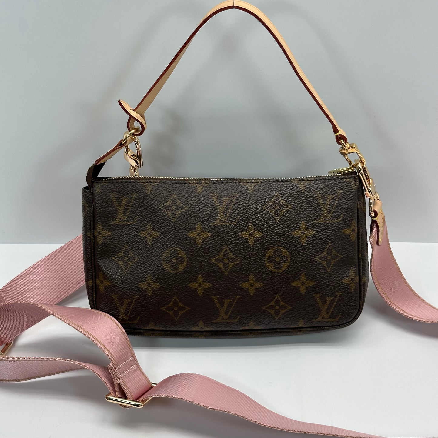 Authentic 2000 Louis Vuitton Monogram Pochette Accessoires Crossbody