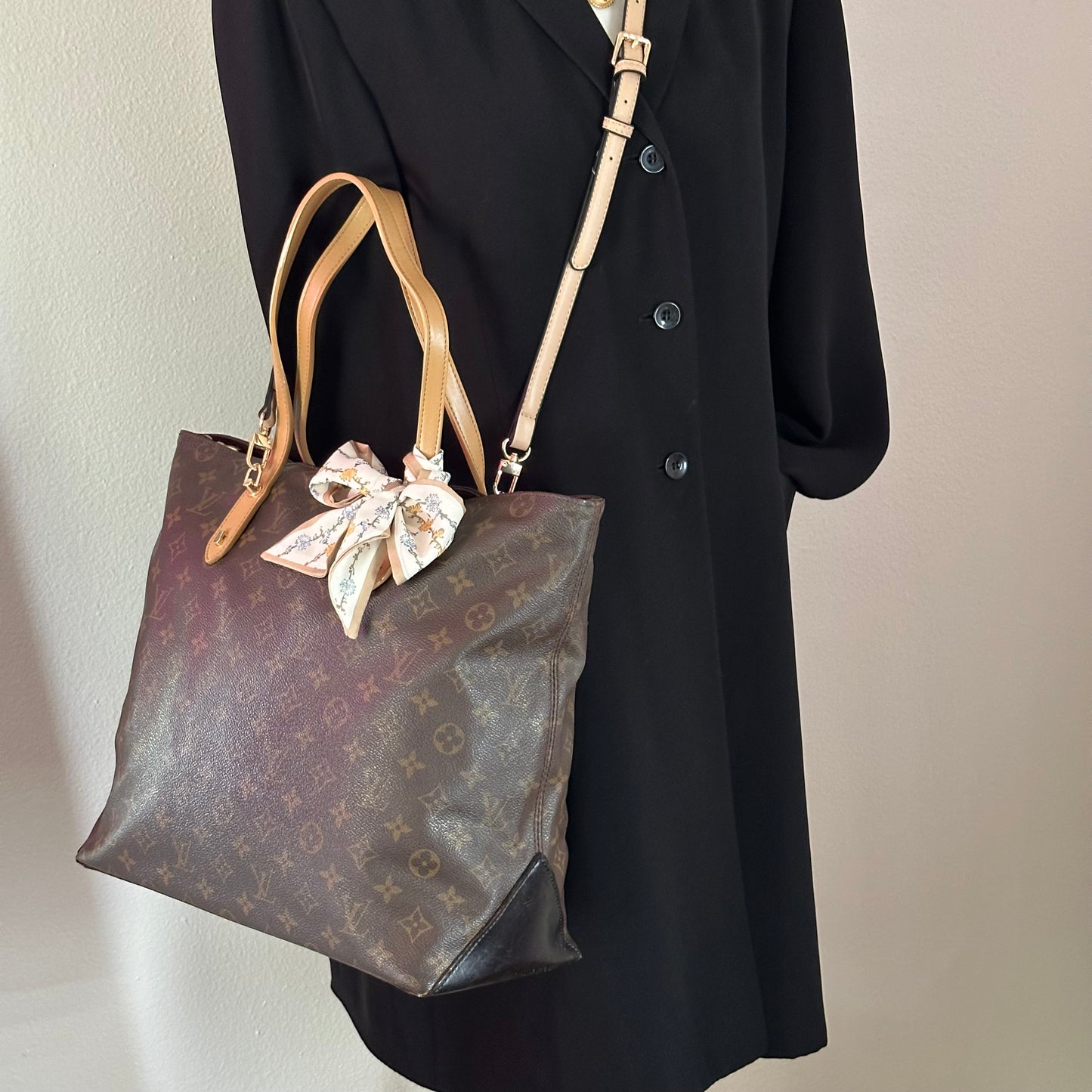 Authentic Louis Vuitton 1999 Monogram Cabas Mezzo Tote