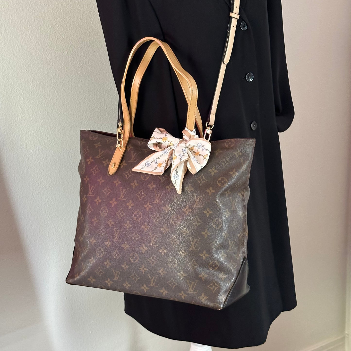Authentic Louis Vuitton 1999 Monogram Cabas Mezzo Tote