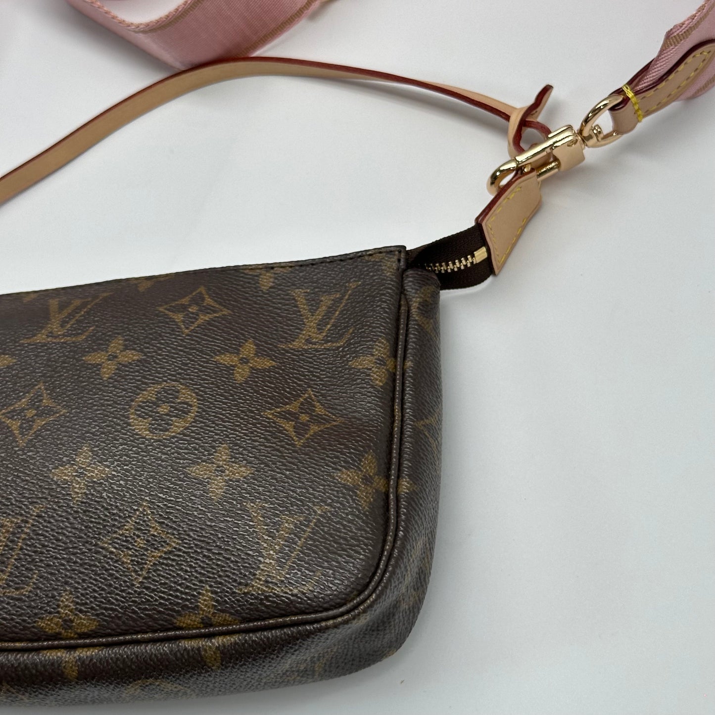 Authentic 2000 Louis Vuitton Monogram Pochette Accessoires Crossbody