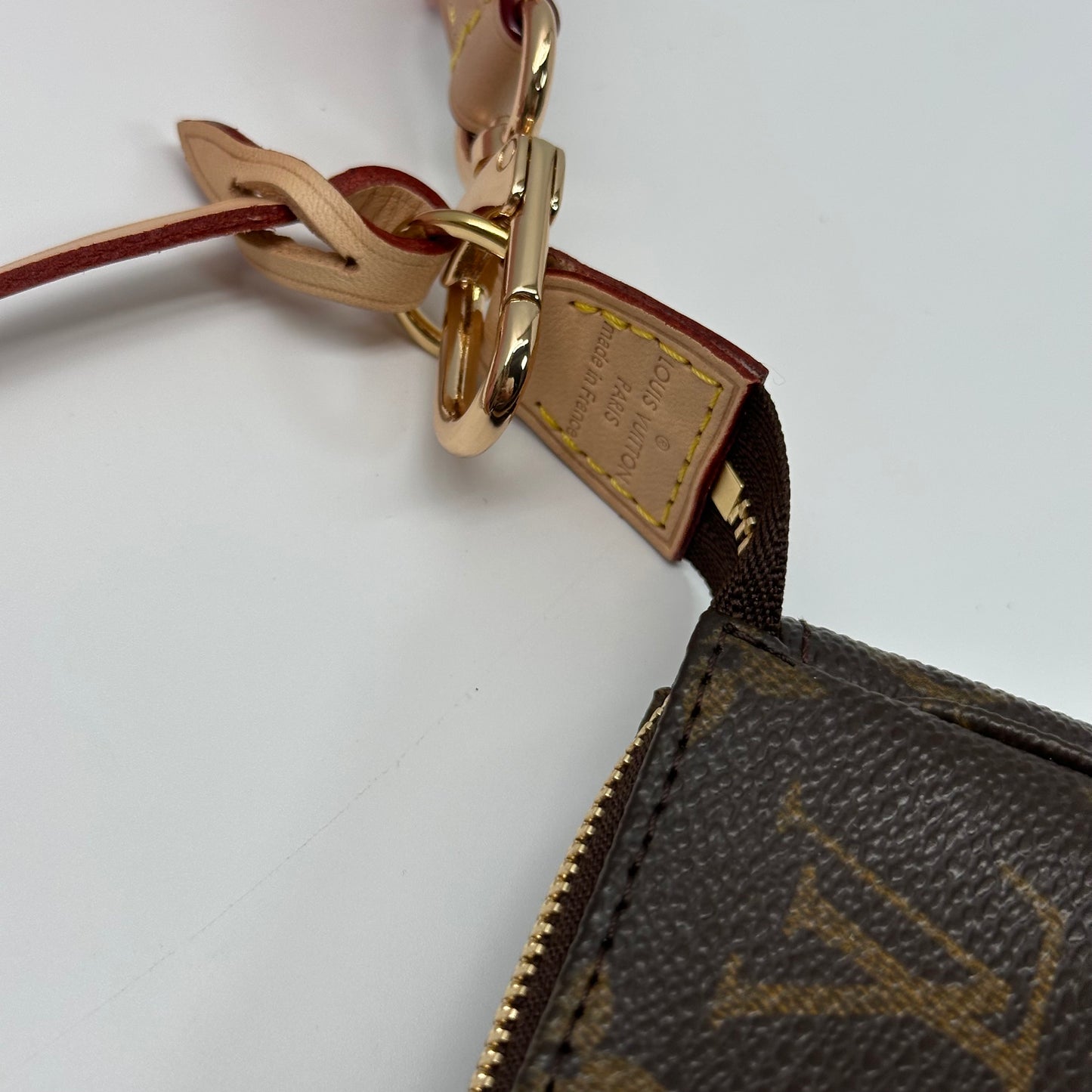 Authentic 2000 Louis Vuitton Monogram Pochette Accessoires Crossbody
