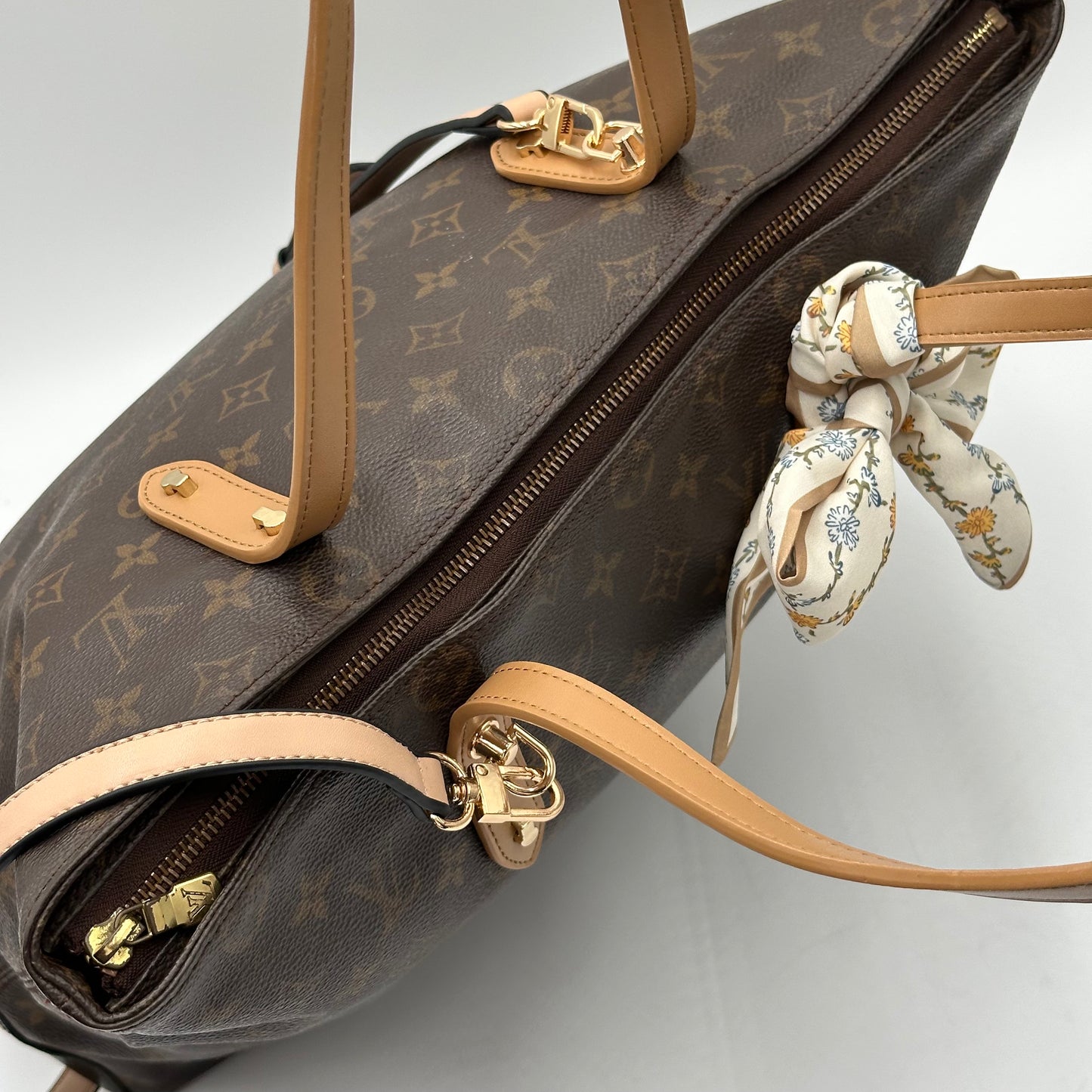 Authentic Louis Vuitton 1999 Monogram Cabas Mezzo Tote