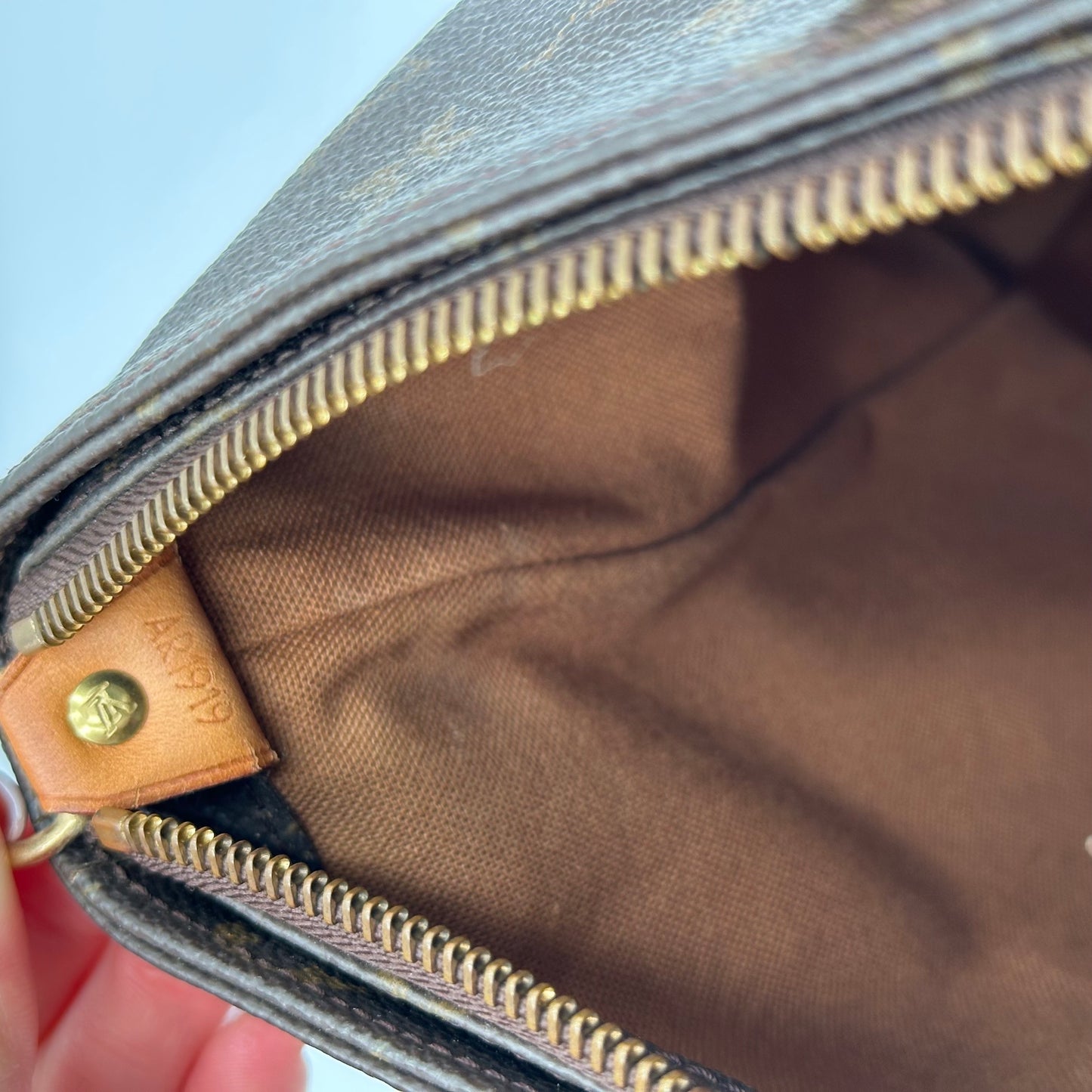 Authentic Louis Vuitton 1999 Monogram Cabas Mezzo Tote