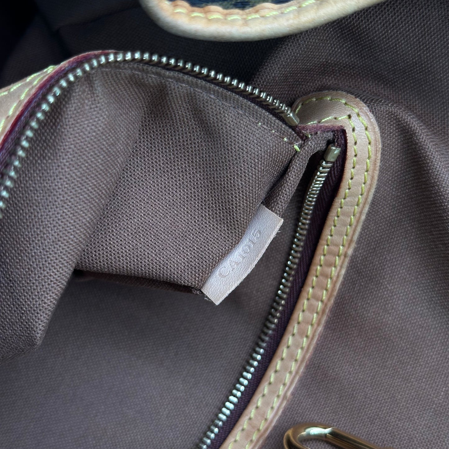 Authentic 2005 Louis Vuitton Monogram Batignolles Horizontal Tote