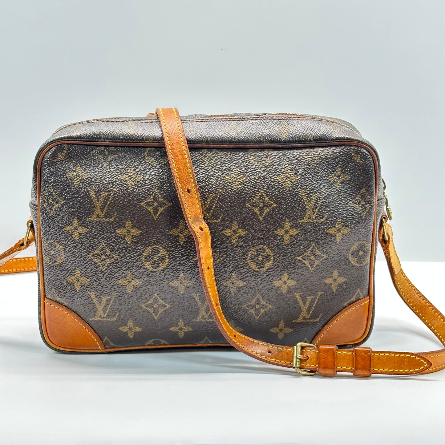 Authentic Louis Vuitton 2003 Monogram Trocadero 27 Crossbody