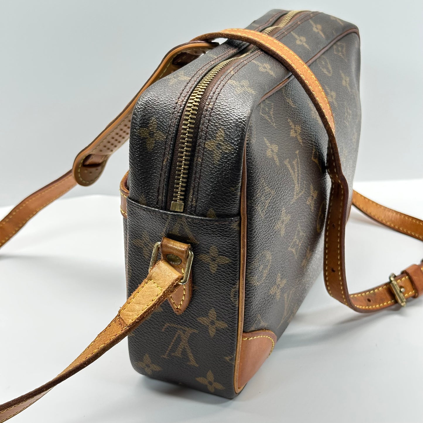 Authentic Louis Vuitton 2003 Monogram Trocadero 27 Crossbody